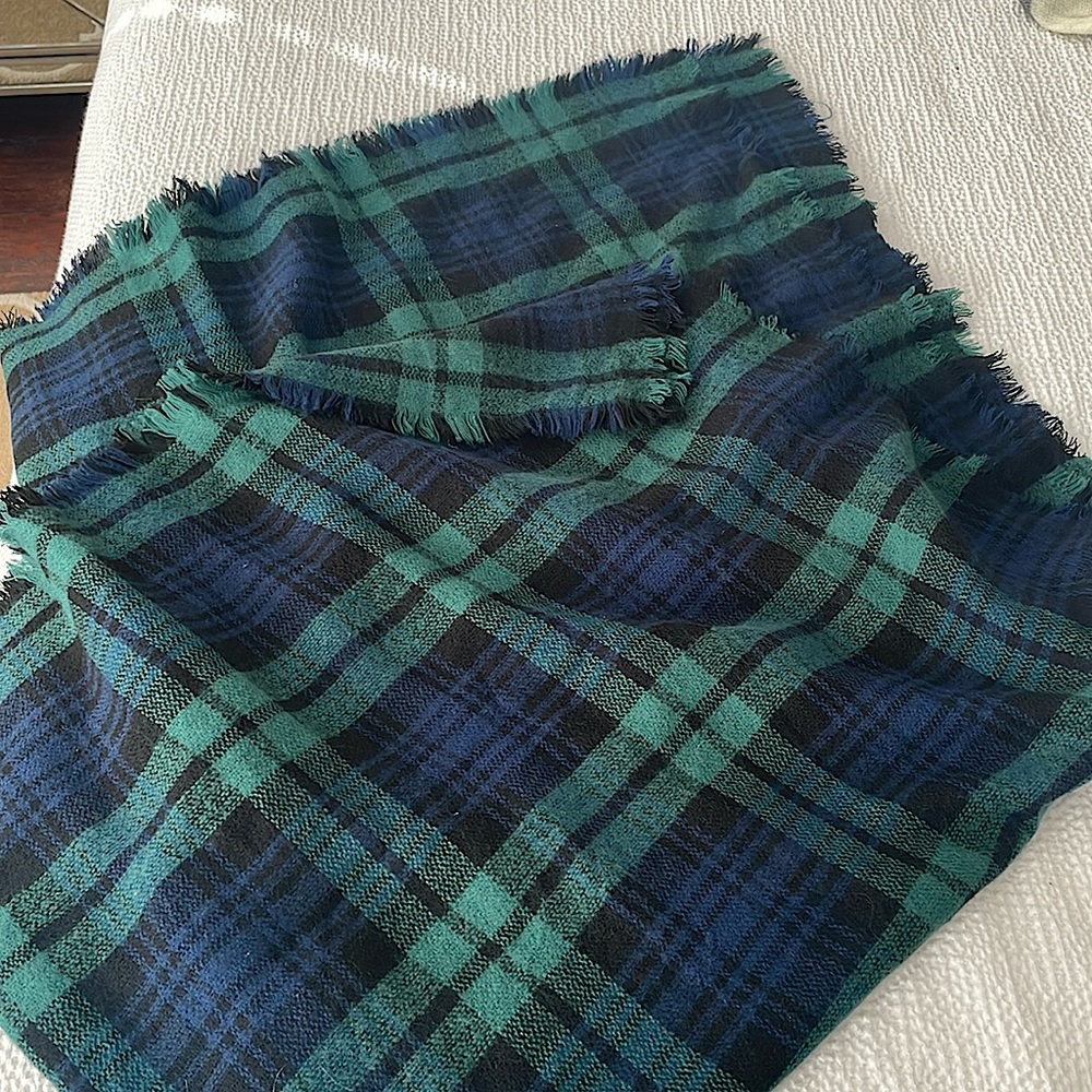 Green, navy, black blanket scarf
